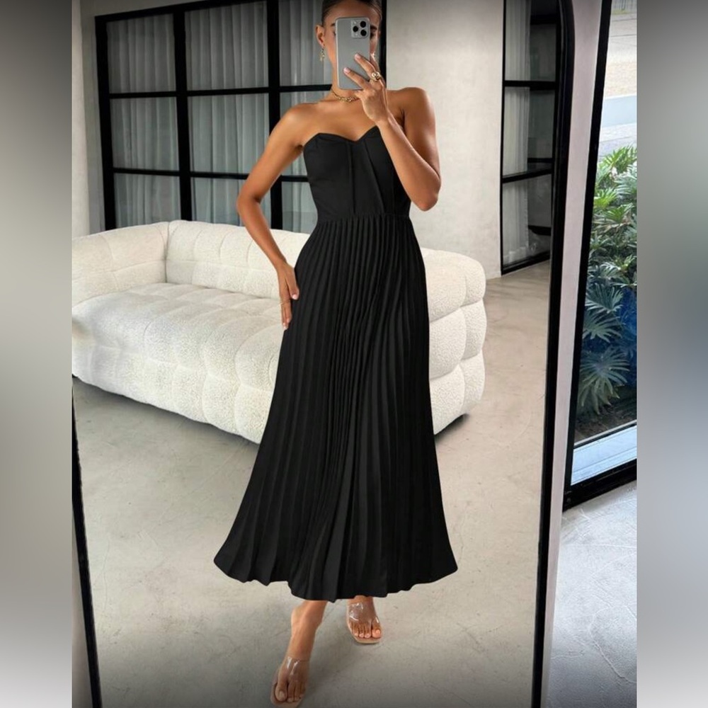 Elegant Black Strapless Pleated  Maxi Dress